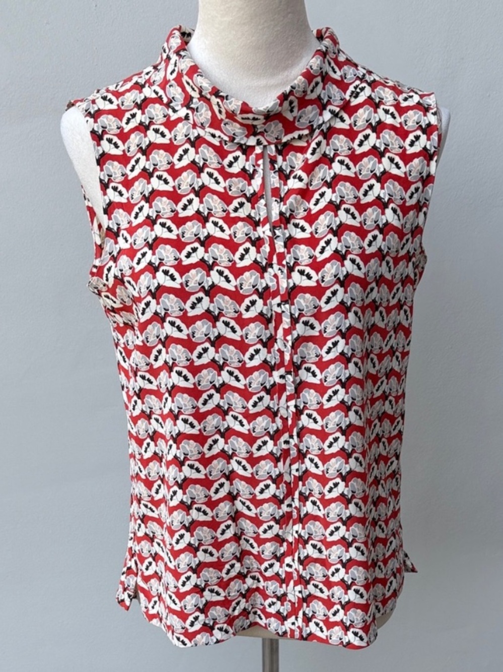 TORY BURCH Sleeveless Mock Neck Silk Floral Print Blouse Red White Keyhole Sz 6